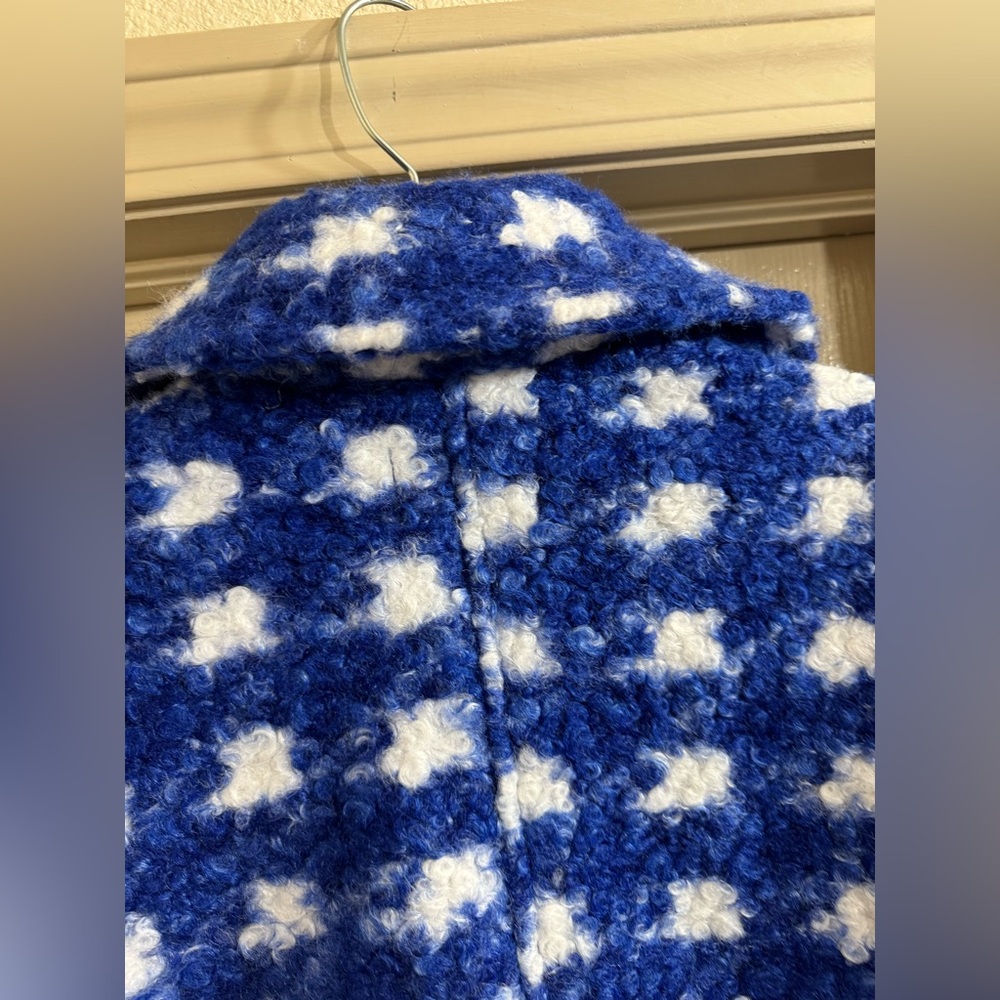 NWT Active USA Stylish Blue and White Fluffy Jacket - Picture 10 of 10